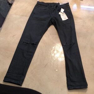 NWT! Rag and Bone gray extra slim Fit 1. Holes in knees. 29” inseam. 12” rise